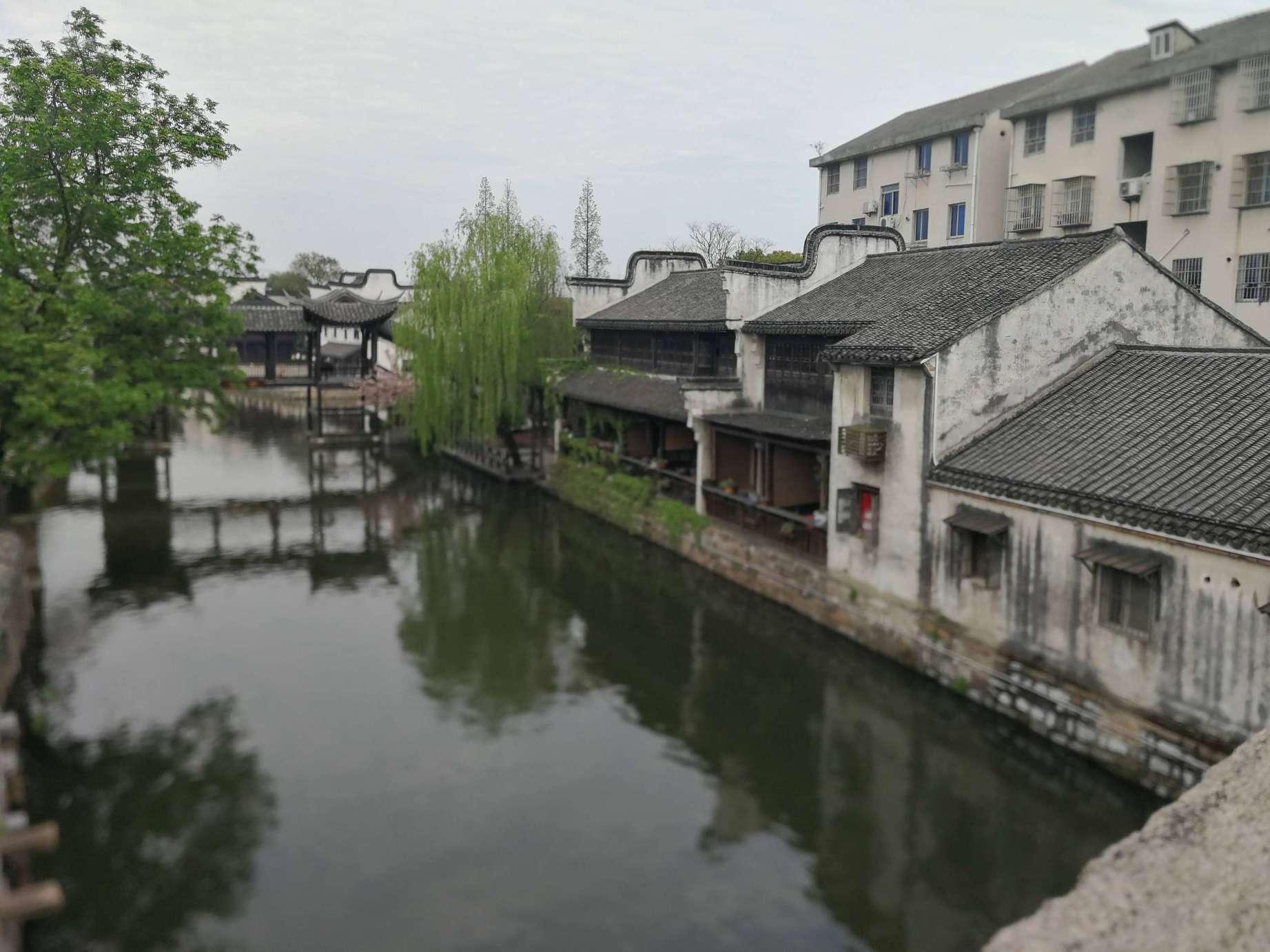 请专业人士帮忙鉴定下这个户型图是否有飘窗？